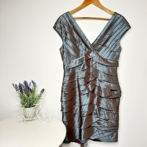 Adrianna Papell Dresses & Skirts - Adrianna Papell metallic dress size 10